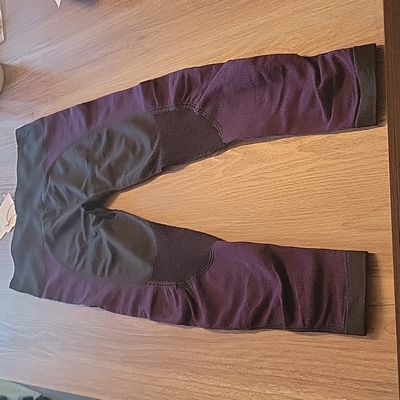 NEW Fabletics Demi Lovato leggings - Picture 6 of 7